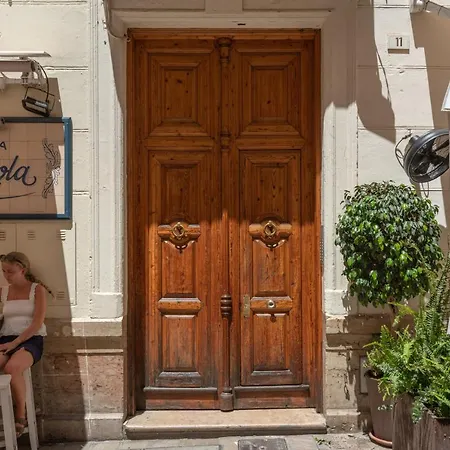 Lu&cia Calle Strachan Apartment
