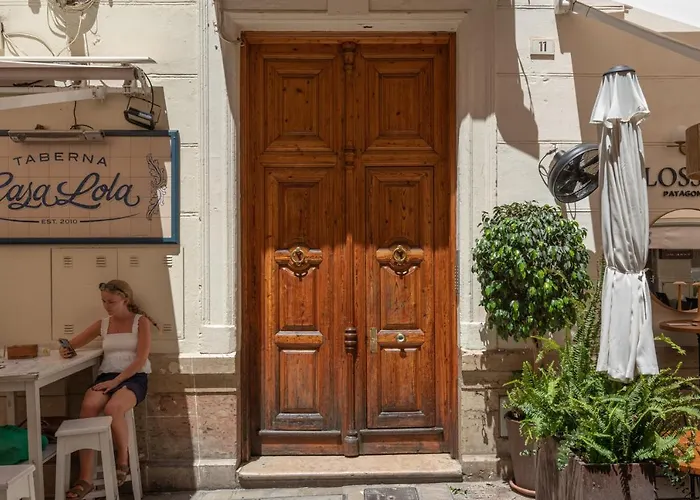 Lu&cia Calle Strachan Apartment